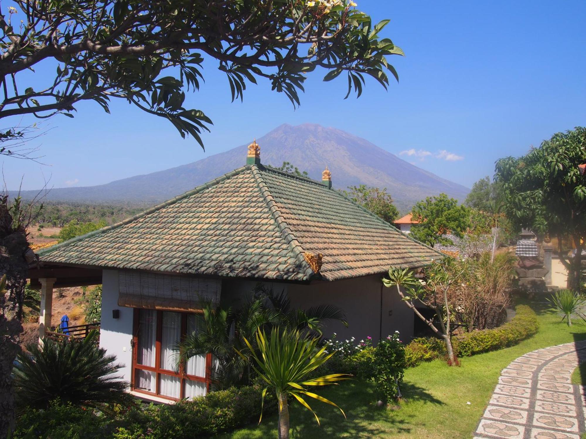 Villa Omah Semar Tulamben Екстериор снимка